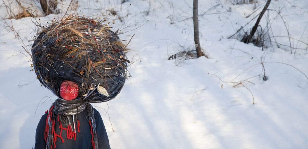 Meryl McMaster, Dream Catcher, 2015
Impression pigmentaire d’archives sur papier aquarelle, 32 x 66 po