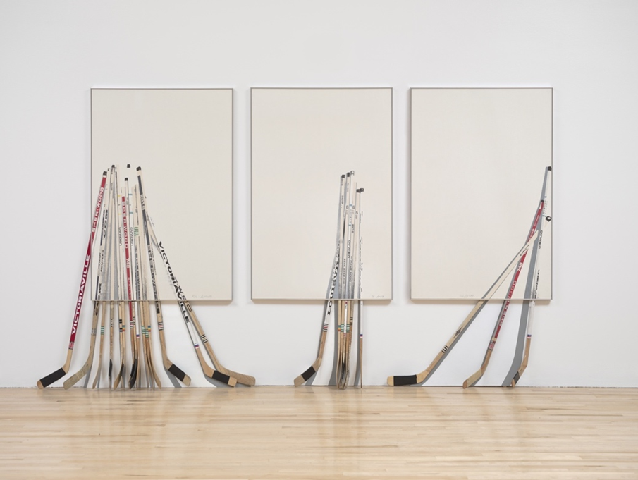 Pierre Ayot,
Sher-Wood 748, Louisville 520, Ultralite 709, 1979
Sérigraphie photomécanique (2/9, 9/9 et 2/9), bâtons de hockey,
aluminium et plexiglas