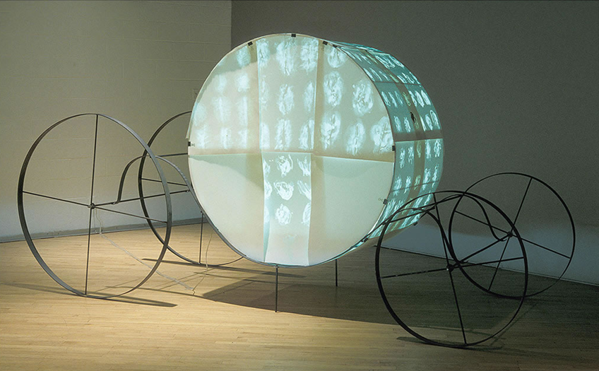 En savoir plus sur l’œuvre Lucienne Cornet, <i>NOMADE CHARIOT 3</i>, 2003″ />
    </div>
    <div class=