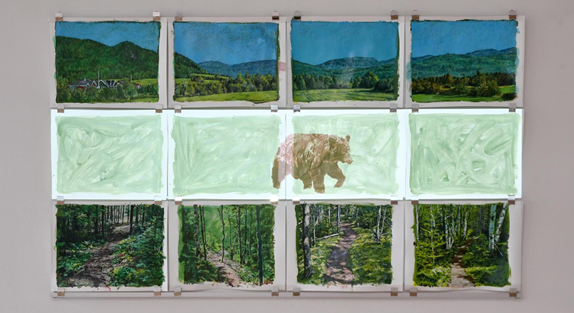 Thomas Corriveau, Un ours aux Éboulements, 2021
Acrylique sur papier (12 éléments), projection vidéo (45 secondes), aluminium et ancrages
76 x 132 cm
Collection : Musée d’art contemporain de Baie-Saint-Paul
Photo : François Rivard
Œuvre réalisée au cours du Symposium international d’art contemporain de Baie-Saint-Paul en 2021.