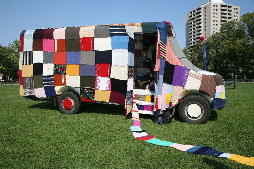 Giorgia Volpe, Tricot-bus, 2007, Installation nomade.
Photo: Giorgia Volpe.