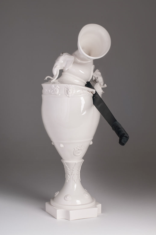 Laurent Craste, Style colonial, 2012
© Laurent Craste / CMAQ / CARCC Ottawa 2024
Porcelaine, glaçure, machette
86,5 x 31 x 31,5 cm
Pièce unique
Collection Claridge